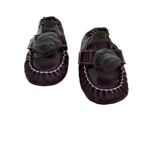Baby Robeez Purple Patent Leather Moccasins US 5 with Grey Flower